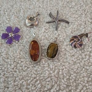 Random Jewelry x6 included!
